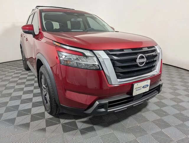 2022 Nissan Pathfinder SV