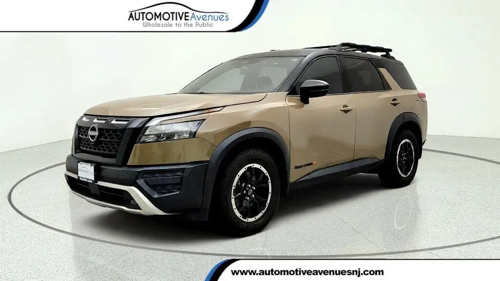 2024 Nissan Pathfinder SV — photo 1 of 13