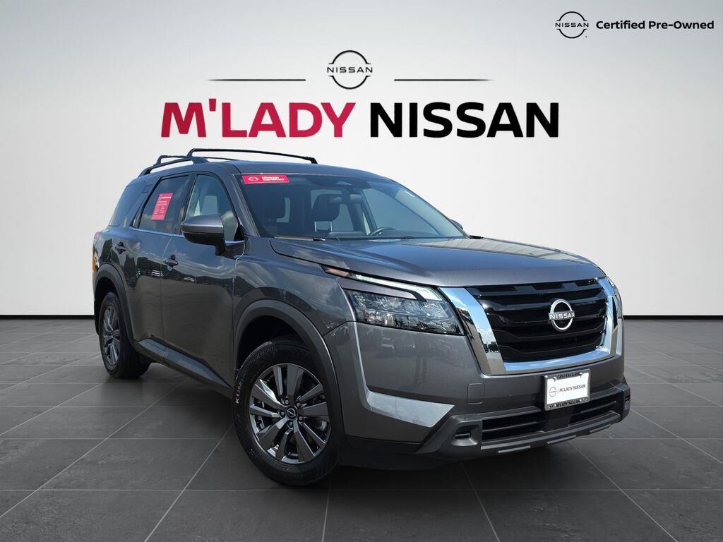 2025 Nissan Pathfinder SV — photo 1 of 30