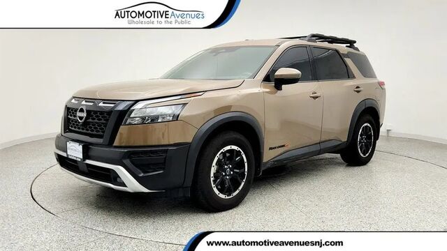 2024 Nissan Pathfinder SV