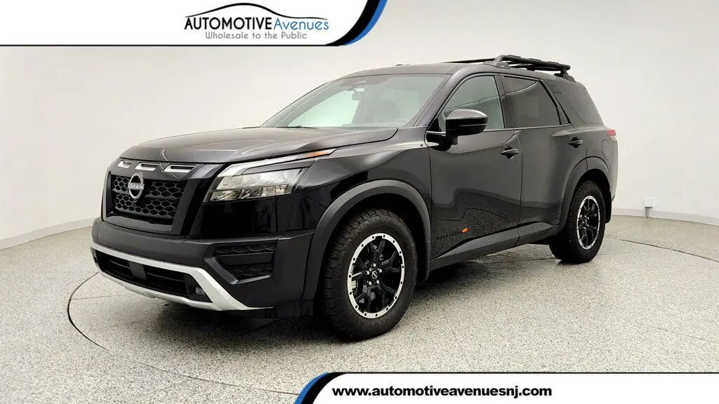 2025 Nissan Pathfinder SV — photo 1 of 13