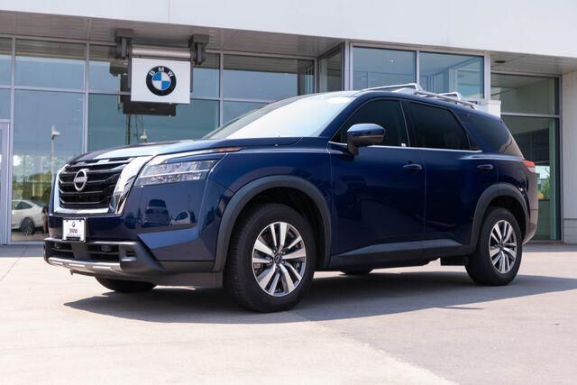 2023 Nissan Pathfinder SL — photo 1 of 26