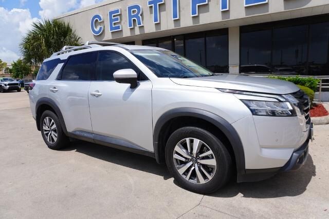 2023 Nissan Pathfinder SL — photo 1 of 2