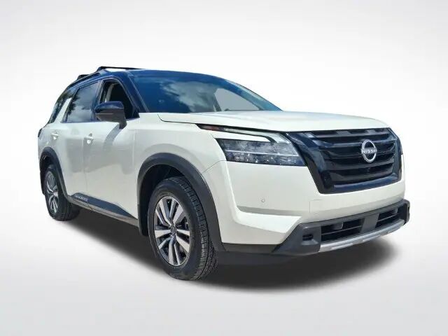2024 Nissan Pathfinder SL