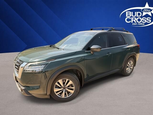 2022 Nissan Pathfinder SL — photo 1 of 26