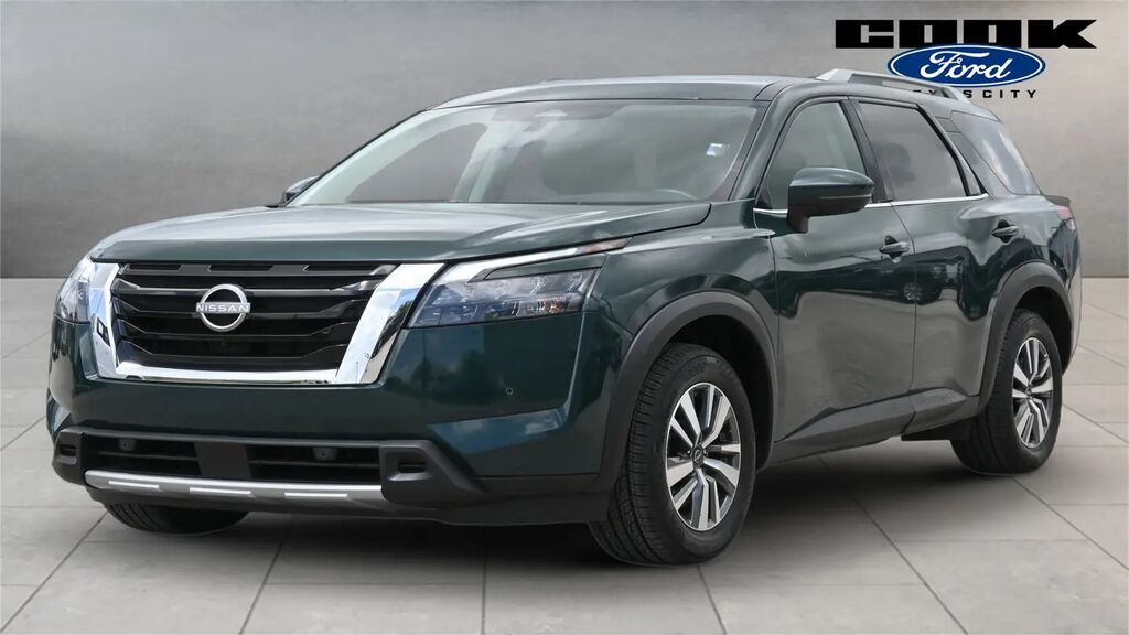 2025 Nissan Pathfinder SL — photo 1 of 13