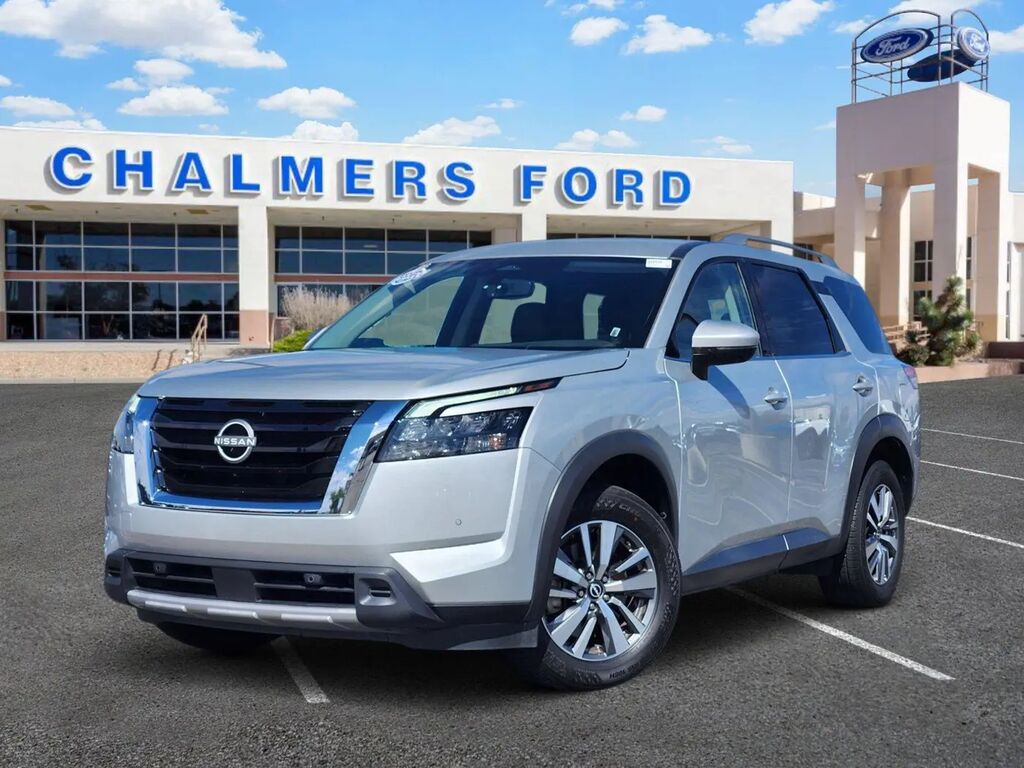 2025 Nissan Pathfinder SL — photo 1 of 13