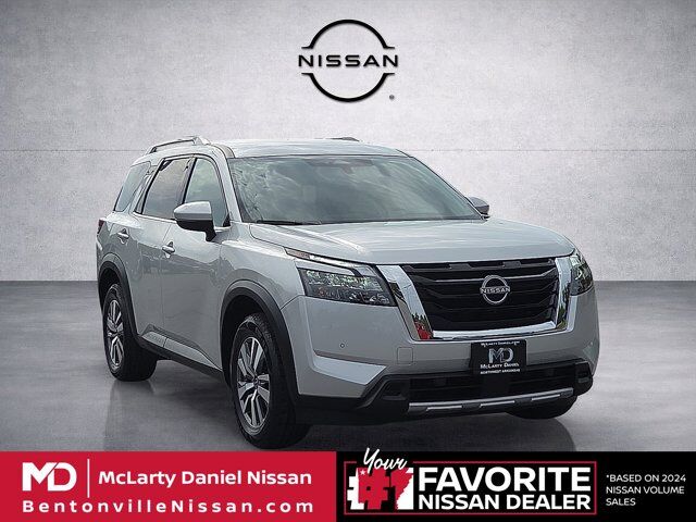2025 Nissan Pathfinder SL — photo 1 of 13