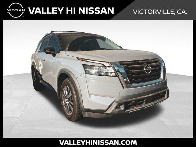 2022 Nissan Pathfinder SL — photo 1 of 3