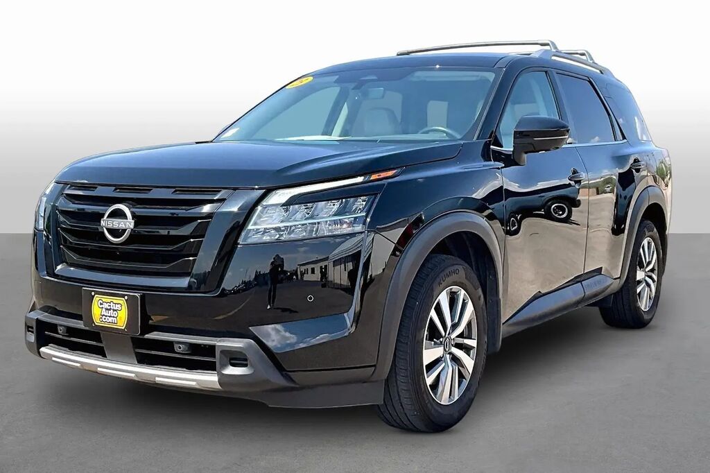 2023 Nissan Pathfinder SL — photo 1 of 13