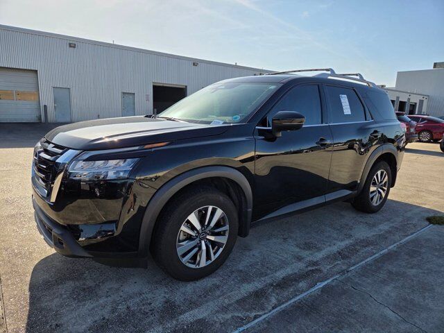 2024 Nissan Pathfinder SL — photo 1 of 8