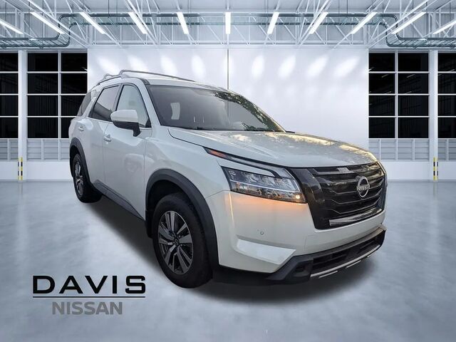 2024 Nissan Pathfinder SL