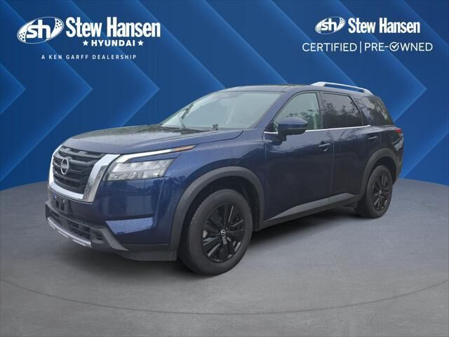 2025 Nissan Pathfinder SL — photo 1 of 13