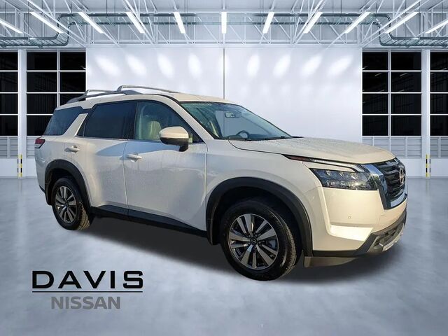 2025 Nissan Pathfinder SL