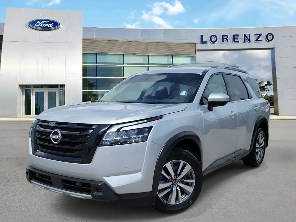 2024 Nissan Pathfinder SL — photo 1 of 13