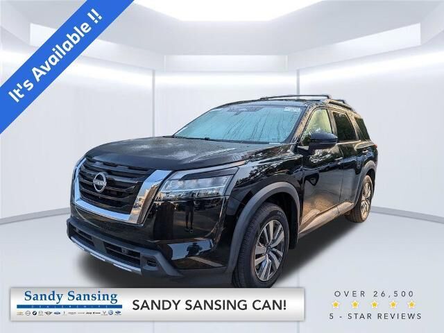2023 Nissan Pathfinder SL — photo 1 of 33