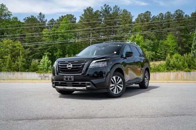 2024 Nissan Pathfinder SL — photo 1 of 13