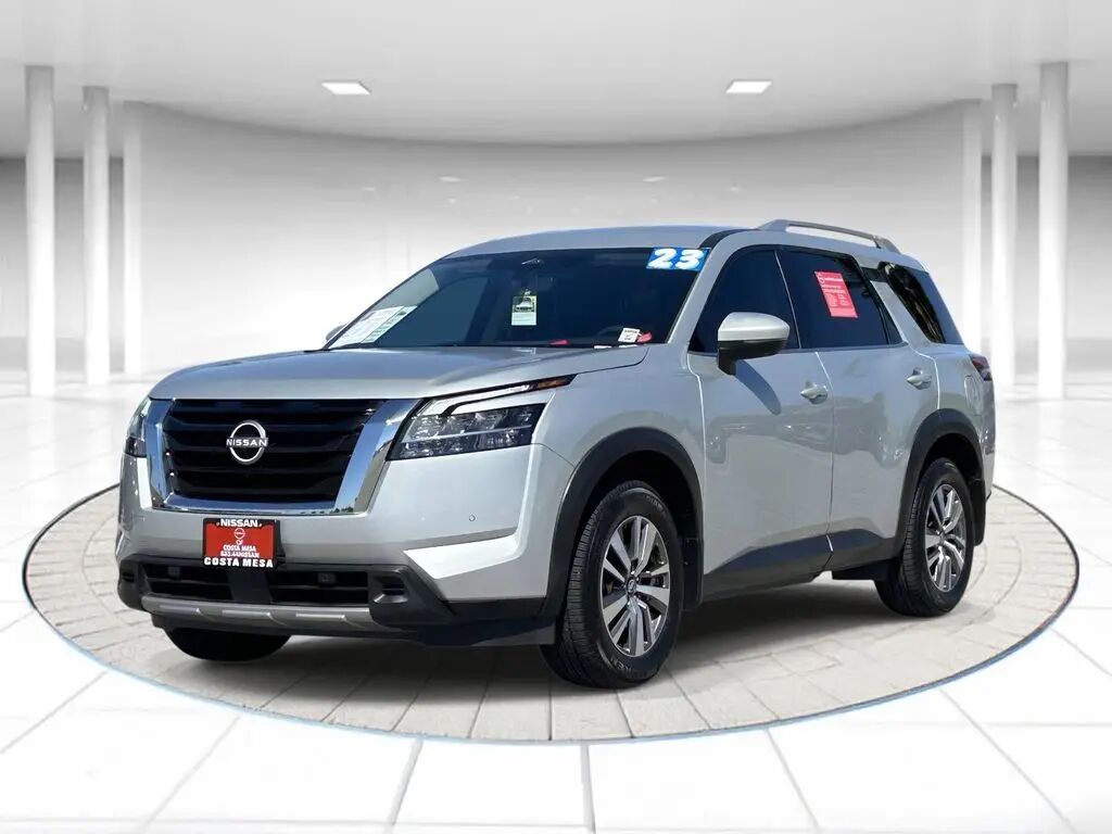2023 Nissan Pathfinder SL — photo 1 of 13