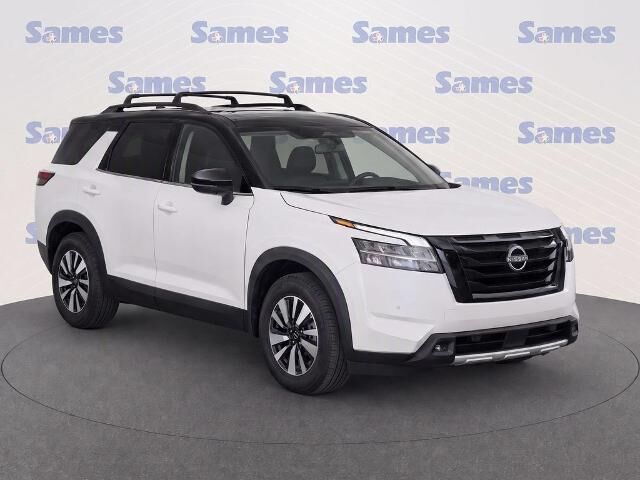 2023 Nissan Pathfinder SL — photo 1 of 26
