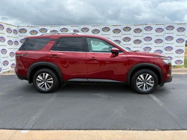 2024 Nissan Pathfinder SL — photo 1 of 13