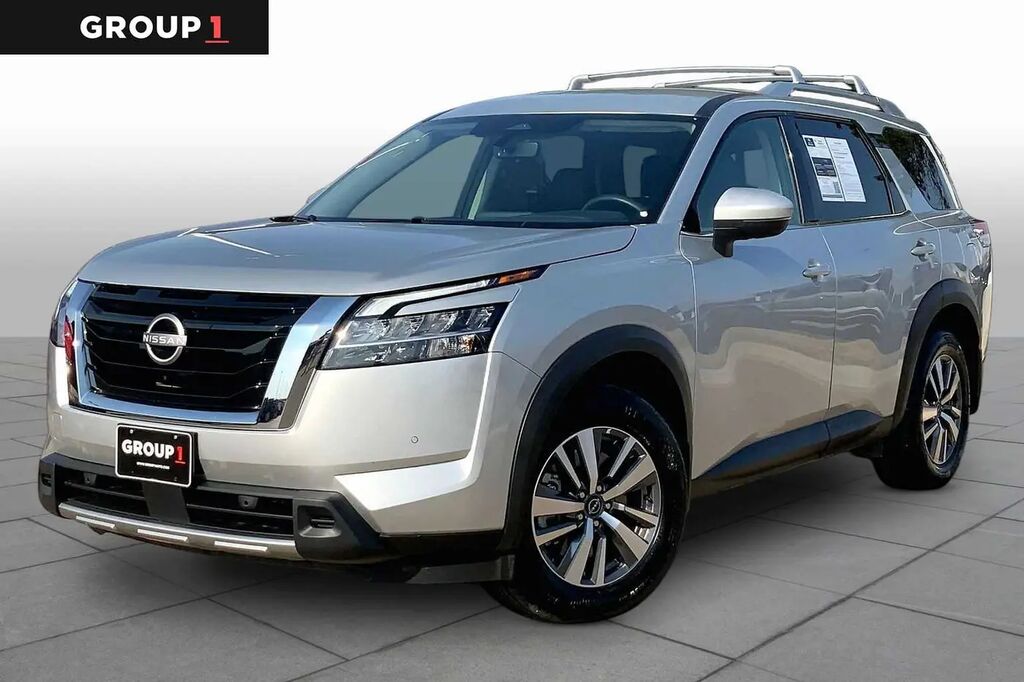 2024 Nissan Pathfinder SL — photo 1 of 12