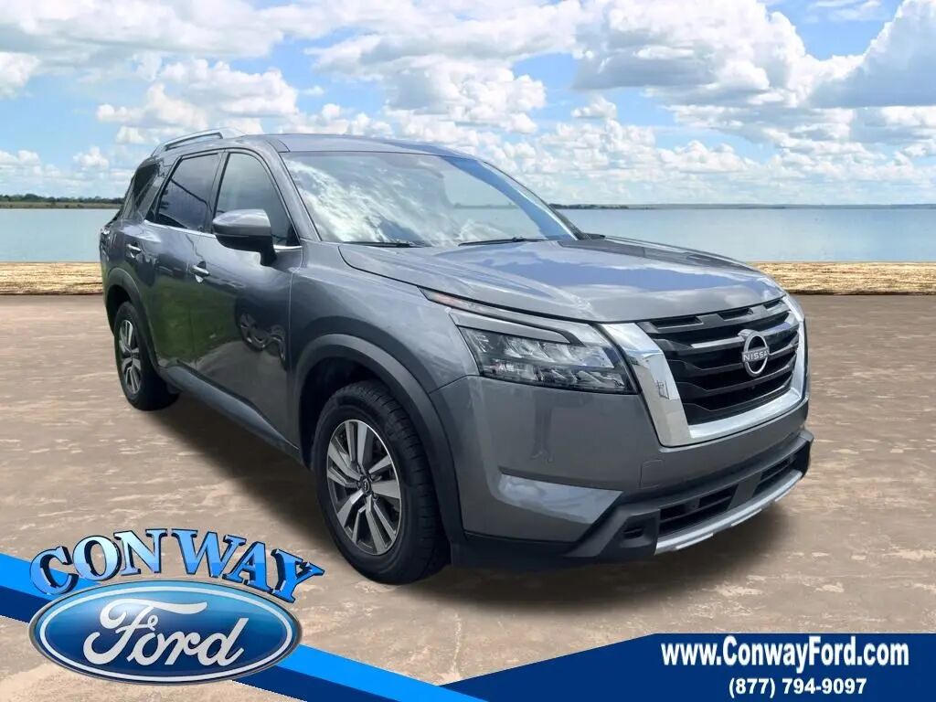 2025 Nissan Pathfinder SL — photo 1 of 23