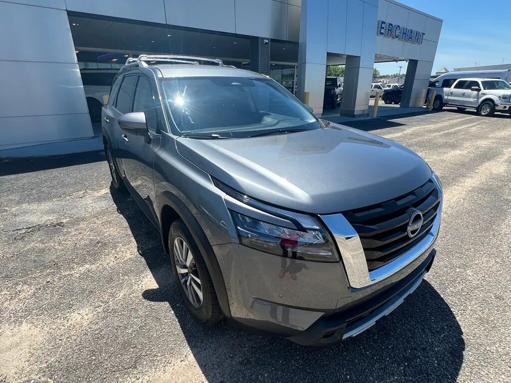 2025 Nissan Pathfinder SL — photo 1 of 12