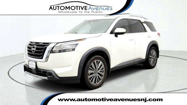 2024 Nissan Pathfinder SL