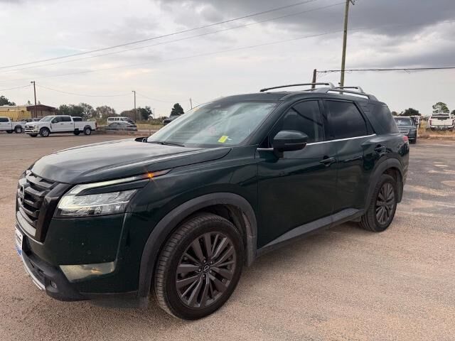 2022 Nissan Pathfinder SL — photo 1 of 2