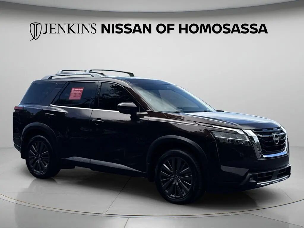 2022 Nissan Pathfinder SL — photo 1 of 9