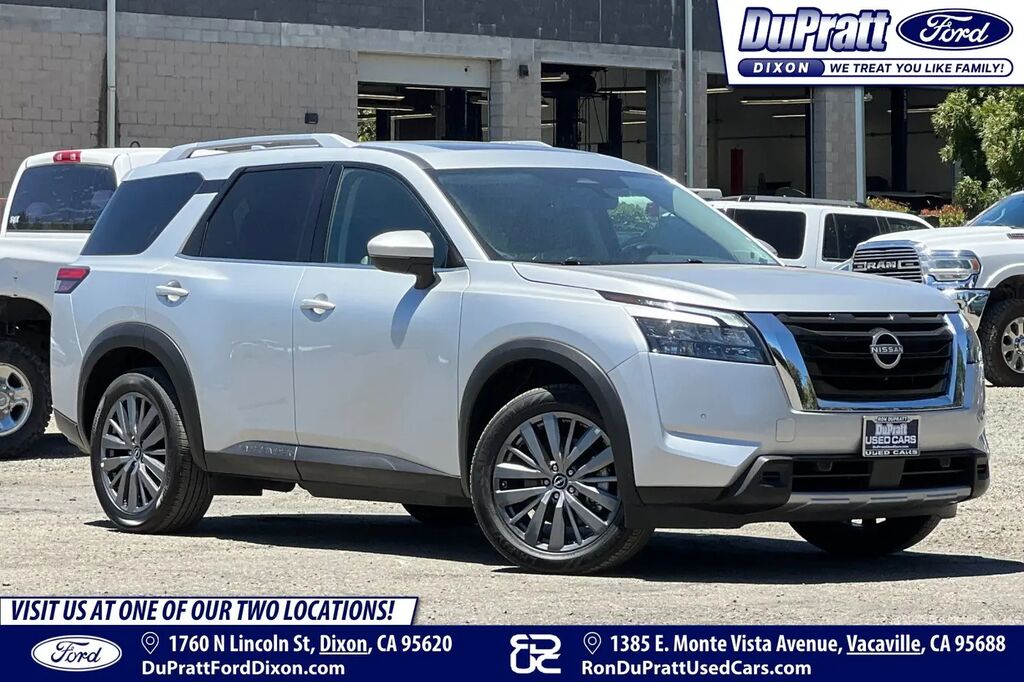 2025 Nissan Pathfinder SL — photo 1 of 26