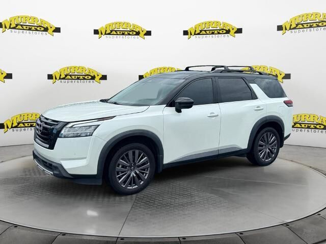 2023 Nissan Pathfinder SL — photo 1 of 31
