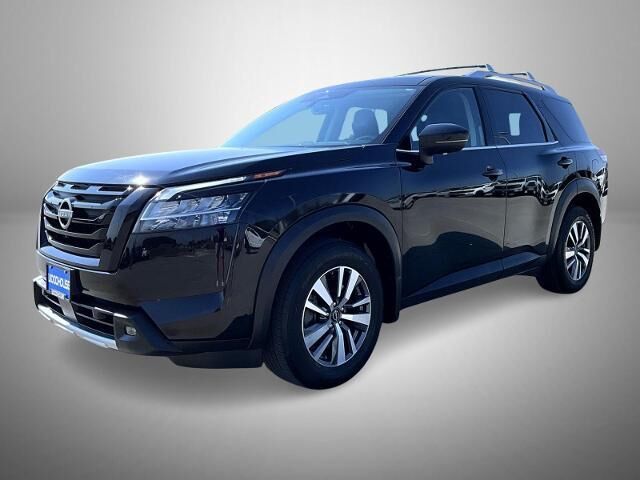 2023 Nissan Pathfinder SL — photo 1 of 39