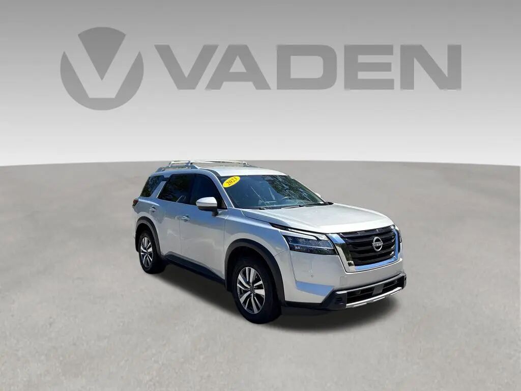 2023 Nissan Pathfinder SL — photo 1 of 2