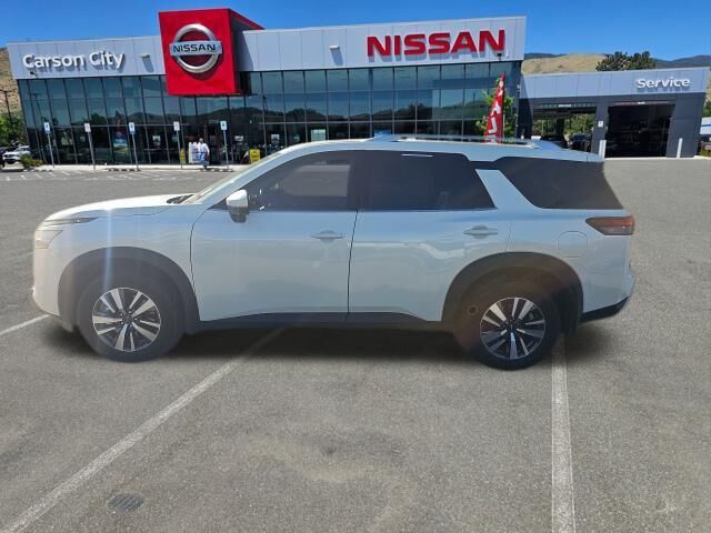 2024 Nissan Pathfinder SL — photo 1 of 8