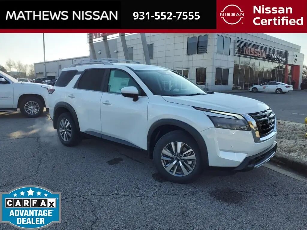 2025 Nissan Pathfinder SL — photo 1 of 15