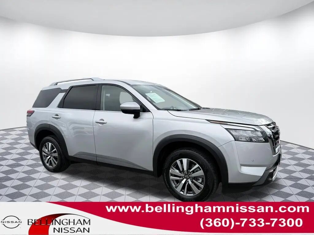 2025 Nissan Pathfinder SL — photo 1 of 13