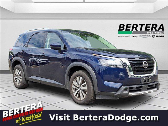2025 Nissan Pathfinder SL — photo 1 of 13