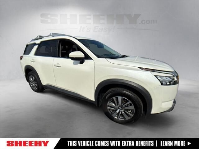 2022 Nissan Pathfinder SL — photo 1 of 5