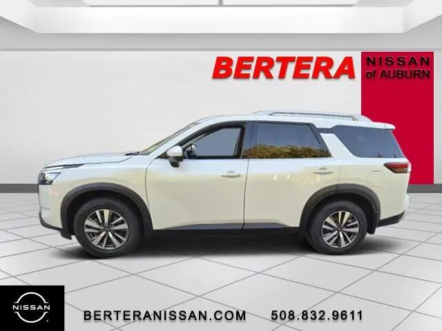 2024 Nissan Pathfinder SL