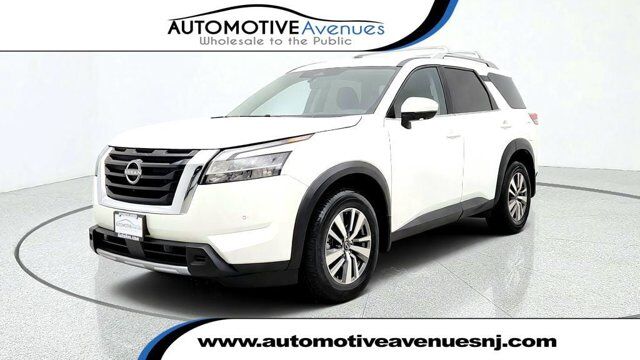 2024 Nissan Pathfinder SL