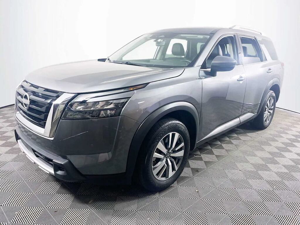 2025 Nissan Pathfinder SL — photo 1 of 13