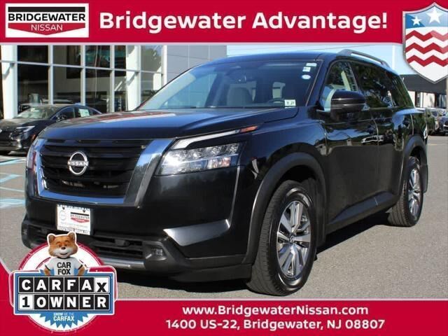 2022 Nissan Pathfinder SL