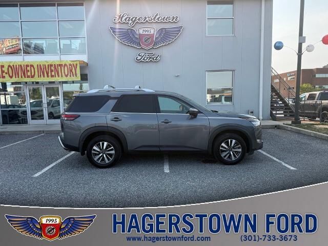 2025 Nissan Pathfinder SL