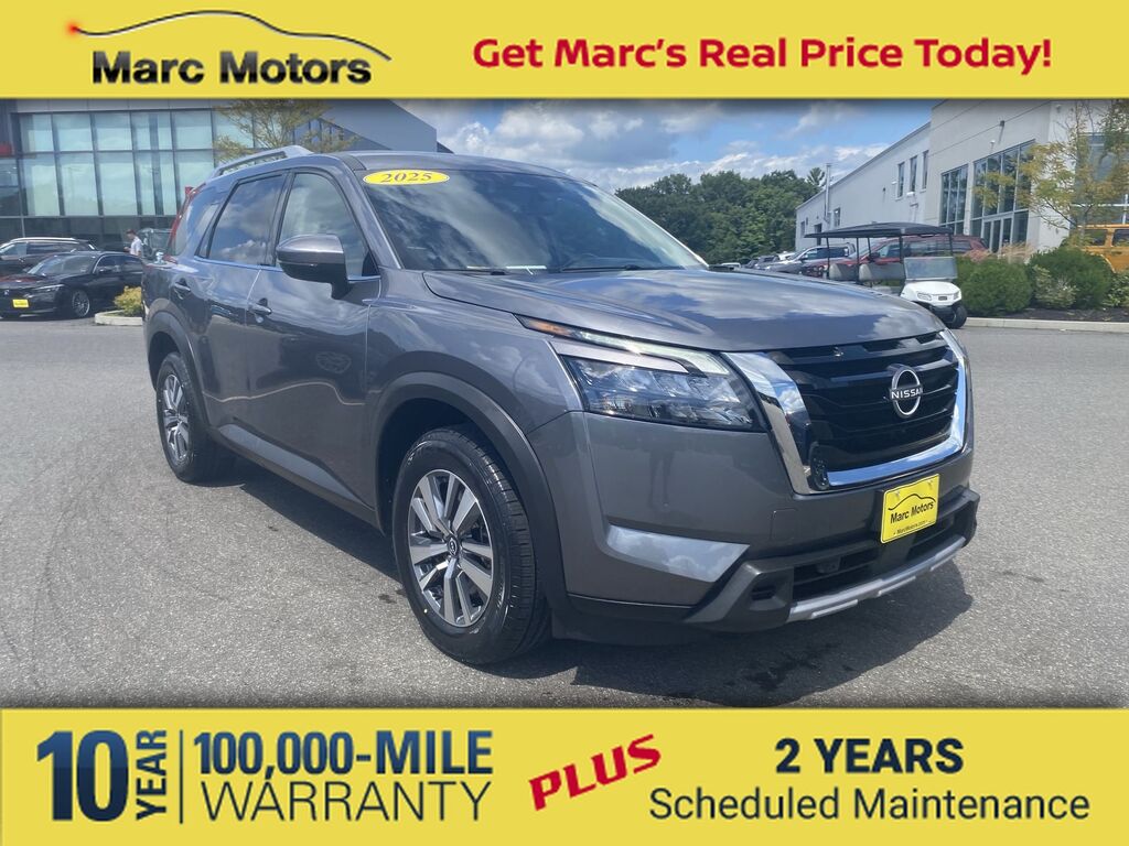 2025 Nissan Pathfinder SL — photo 1 of 13