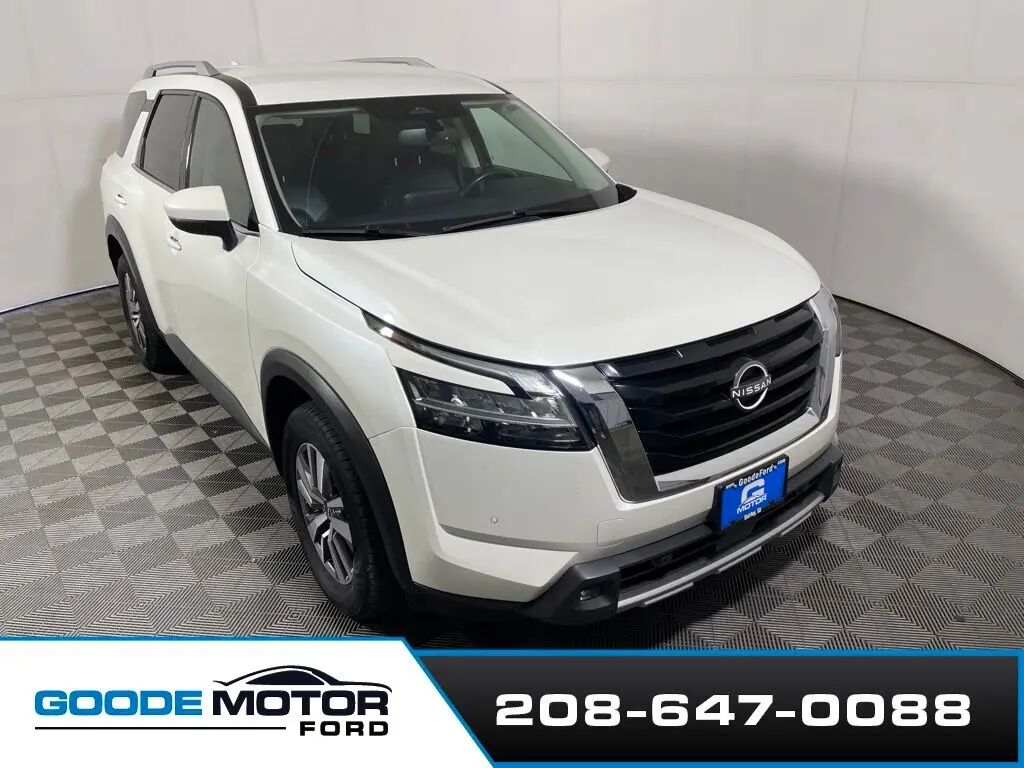 2022 Nissan Pathfinder SL — photo 1 of 13