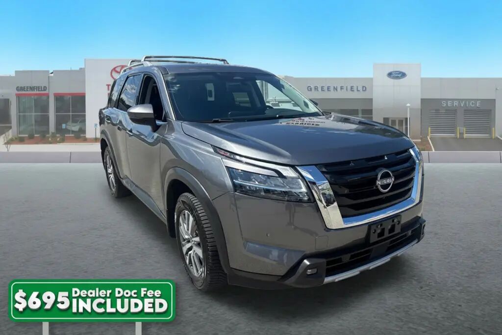 2022 Nissan Pathfinder SL — photo 1 of 21