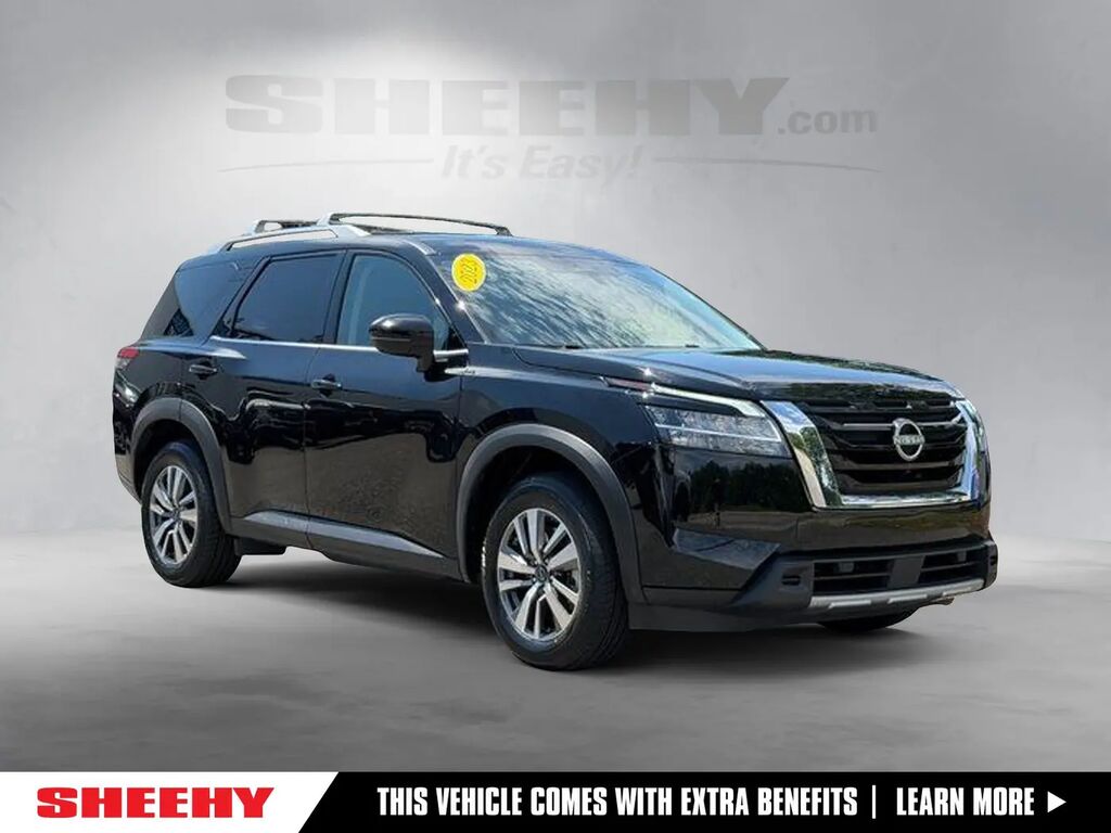 2023 Nissan Pathfinder SL — photo 1 of 22