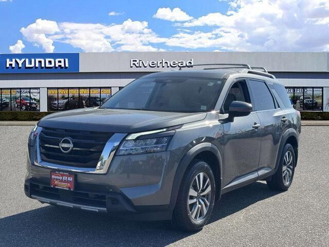 2023 Nissan Pathfinder SL — photo 1 of 13