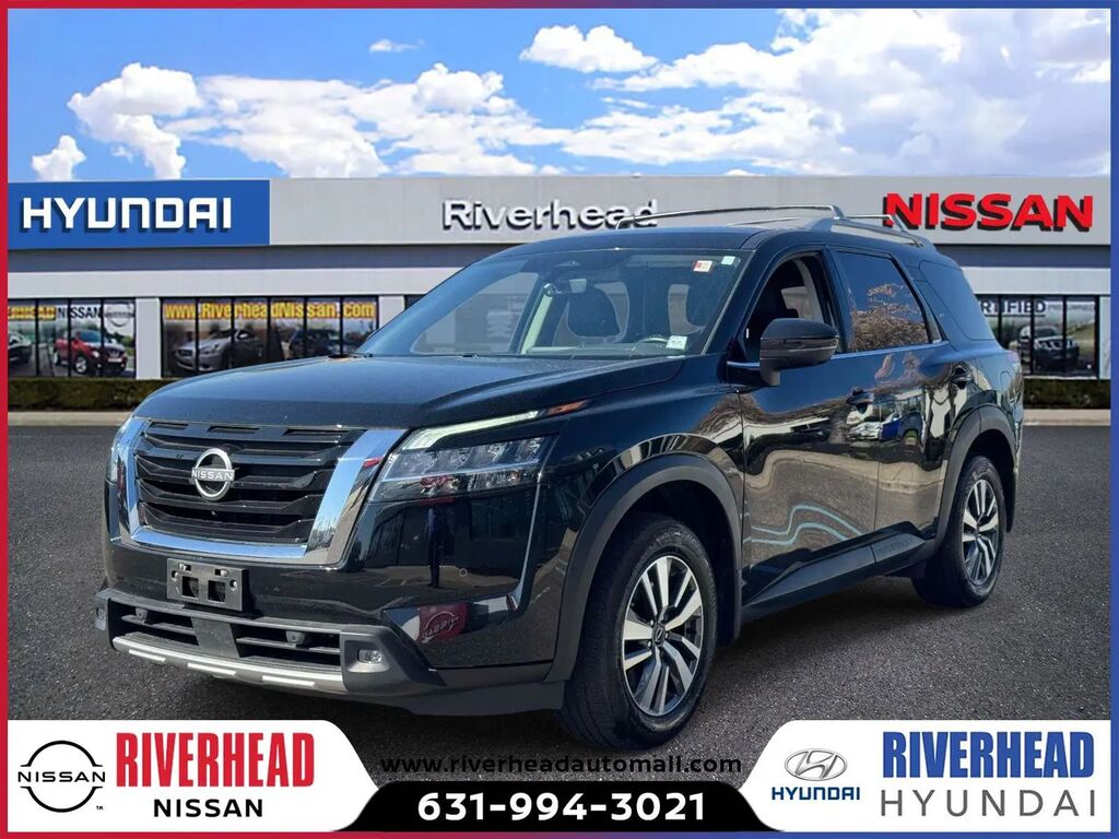 2023 Nissan Pathfinder SL — photo 1 of 13